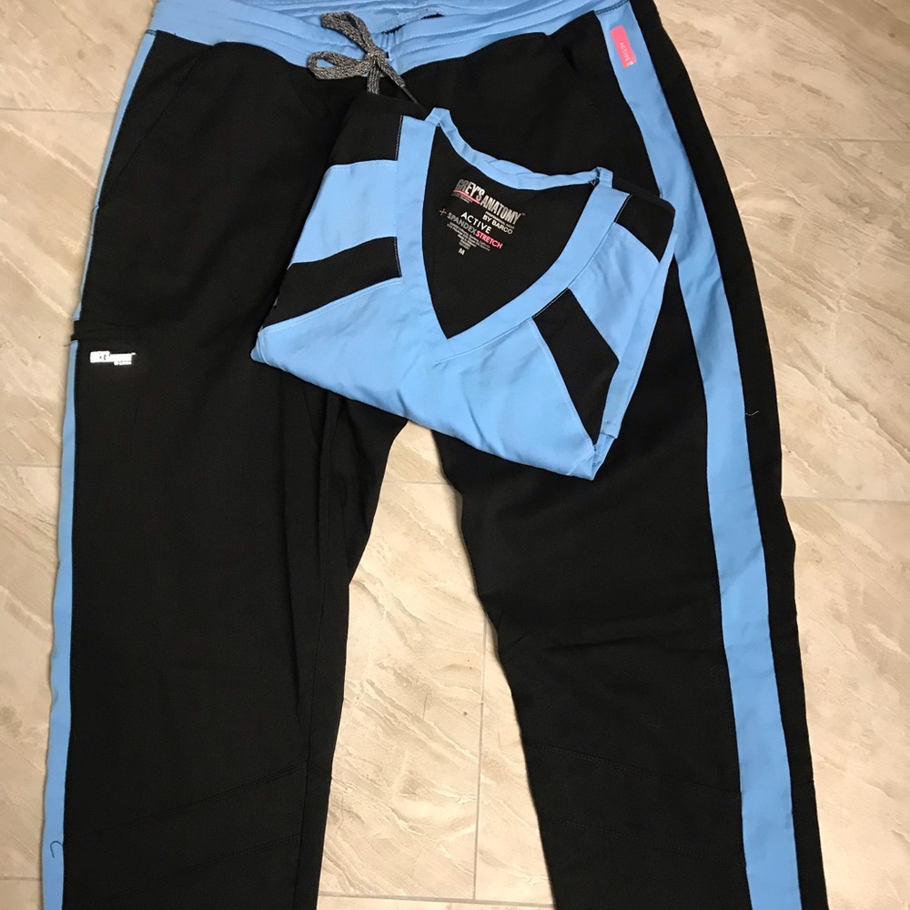 Scrub set